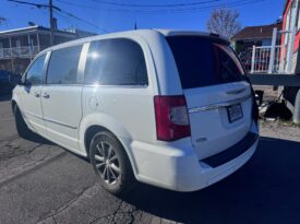 GRAND CARAVAN TOWN AND COUNTRY 2015