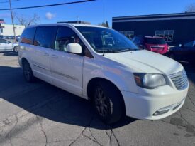 GRAND CARAVAN TOWN AND COUNTRY 2015