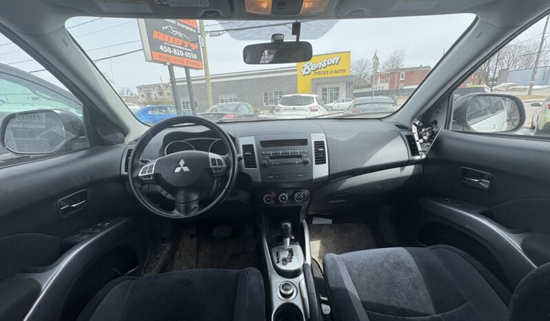 
								Mitsubishi Outlander 2012 complet									